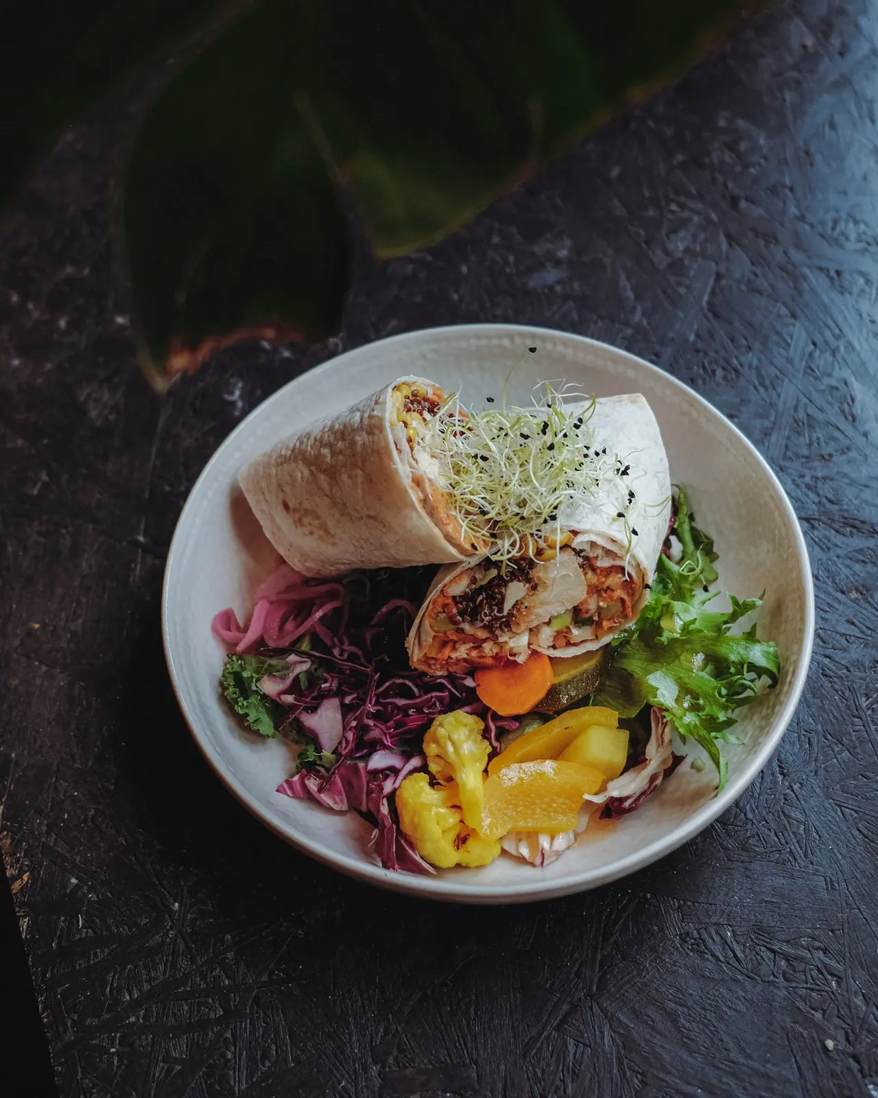 Tortilja un salātu bļoda VEGSTOP Rīgā